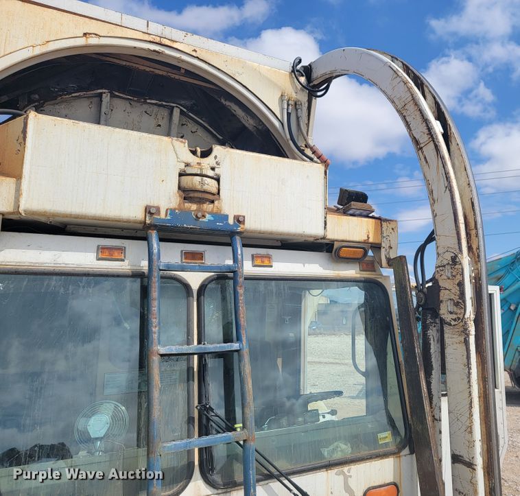 image for item JE9969 1998 Crane Carrier  refuse truck