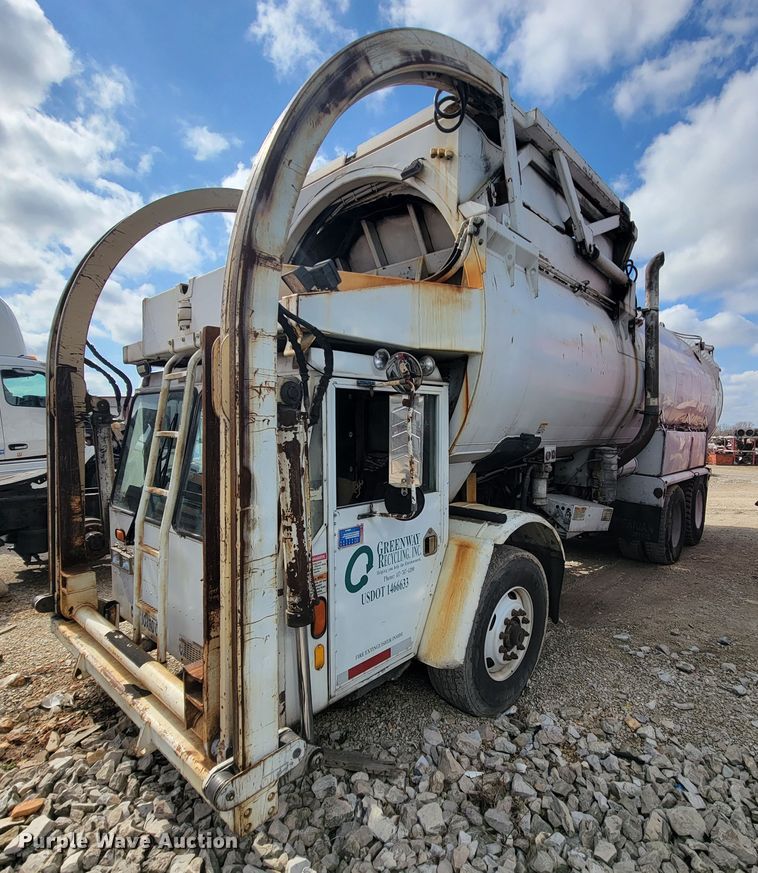 image for item JE9971 1997 Crane Carrier  refuse truck