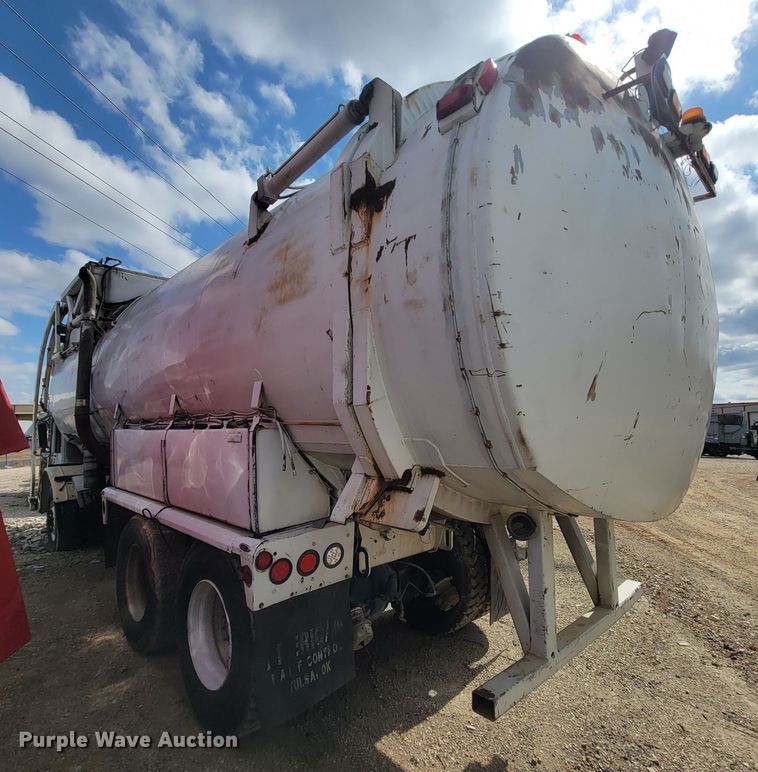 image for item JE9971 1997 Crane Carrier  refuse truck