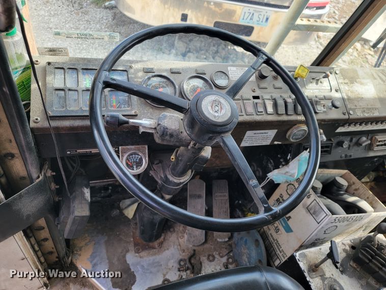 image for item JE9971 1997 Crane Carrier  refuse truck