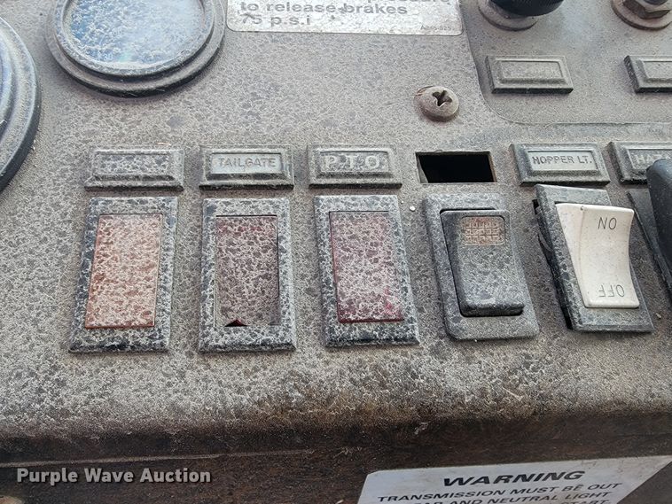 image for item JE9971 1997 Crane Carrier  refuse truck