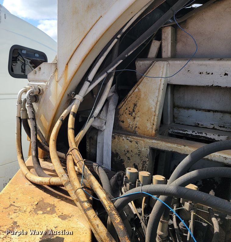 image for item JE9971 1997 Crane Carrier  refuse truck