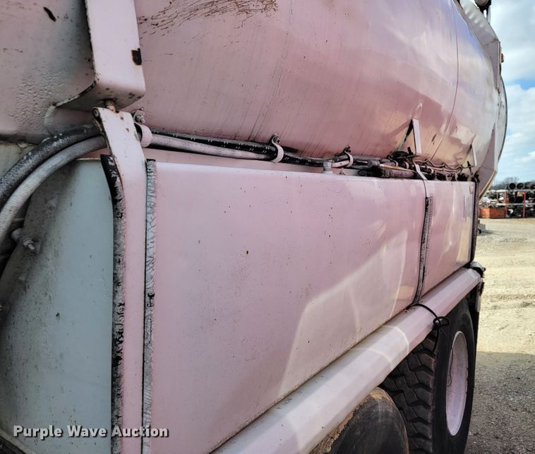 image for item JE9971 1997 Crane Carrier  refuse truck