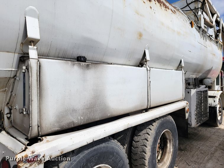 image for item JE9971 1997 Crane Carrier  refuse truck