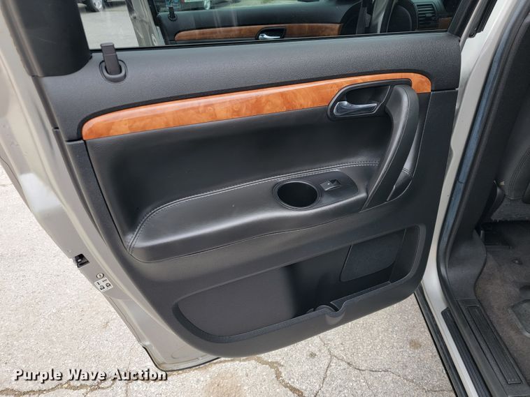 image for item JF9001 2008 Saturn Outlook XR  SUV