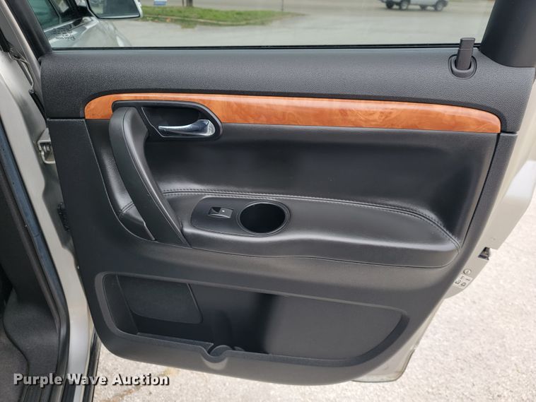 image for item JF9001 2008 Saturn Outlook XR  SUV