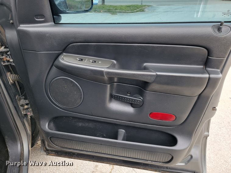 image for item JF9003 2005 Dodge Ram 1500  Quad Cab pickup truck