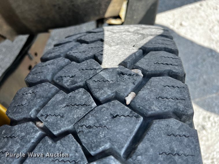 image for item JH9277 2011 Ford F450 Super Duty  flatbed truck