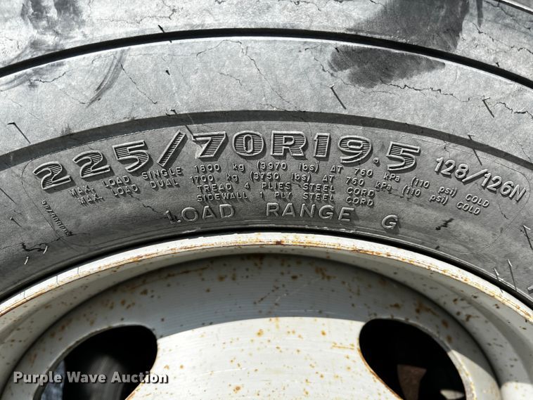 image for item JH9277 2011 Ford F450 Super Duty  flatbed truck