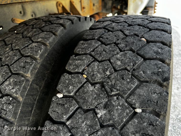 image for item JH9277 2011 Ford F450 Super Duty  flatbed truck