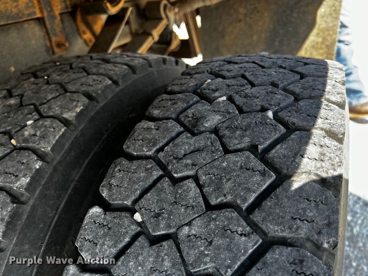 image for item JH9277 2011 Ford F450 Super Duty  flatbed truck