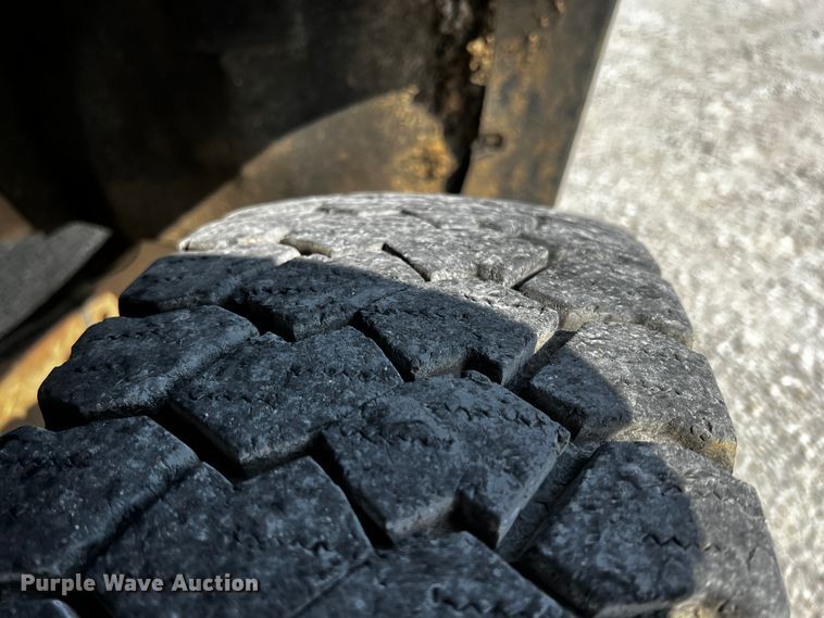 image for item JH9281 2011 Ford F450 Super Duty  flatbed truck