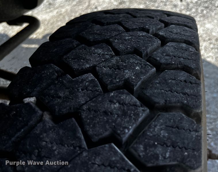 image for item JH9281 2011 Ford F450 Super Duty  flatbed truck