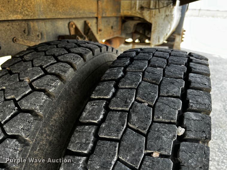 image for item JH9281 2011 Ford F450 Super Duty  flatbed truck