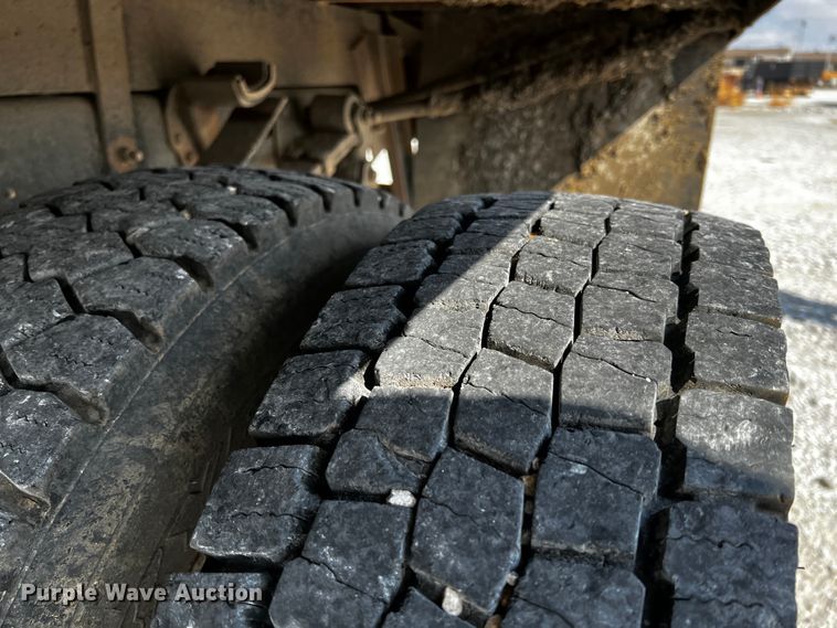 image for item JH9281 2011 Ford F450 Super Duty  flatbed truck