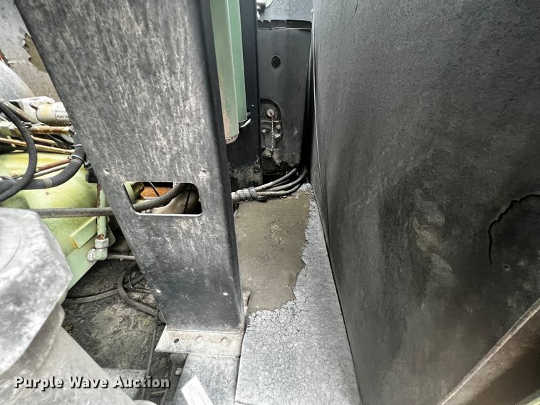 image for item JH9291 Sullair 1450  air compressor