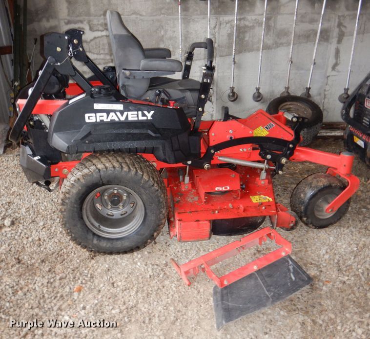 image for item JJ9223 Gravely Pro-Turn 460  ZTR lawn mower