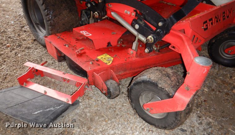 image for item JJ9223 Gravely Pro-Turn 460  ZTR lawn mower