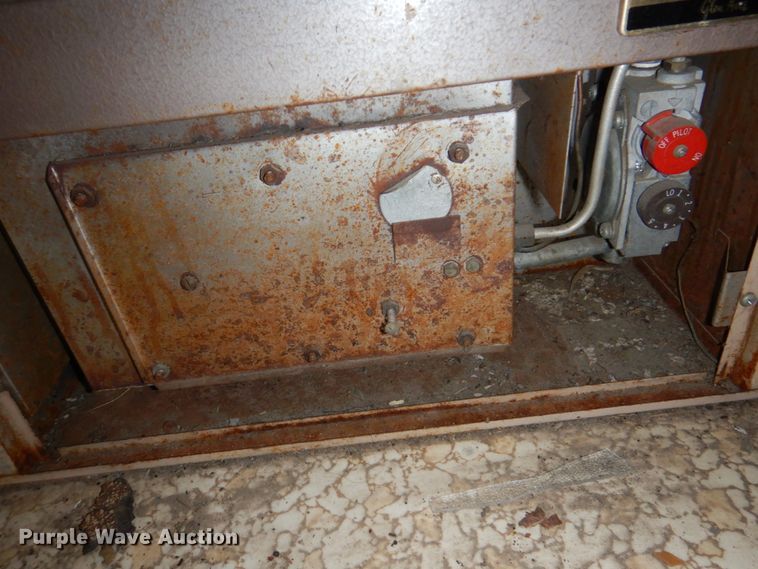 image for item JJ9228 1971 Prowler  camper