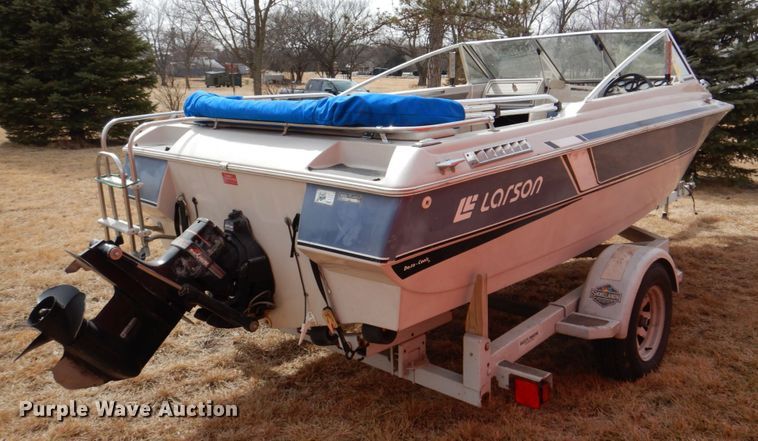image for item JJ9295 1986 Larson  boat