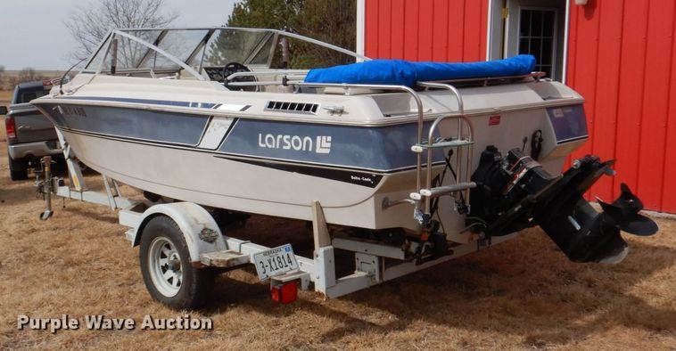 image for item JJ9295 1986 Larson  boat