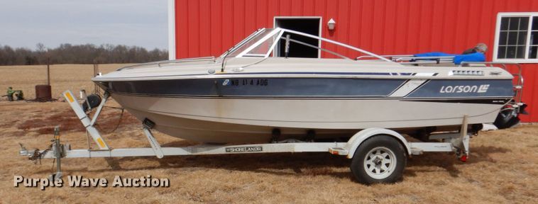 image for item JJ9295 1986 Larson  boat