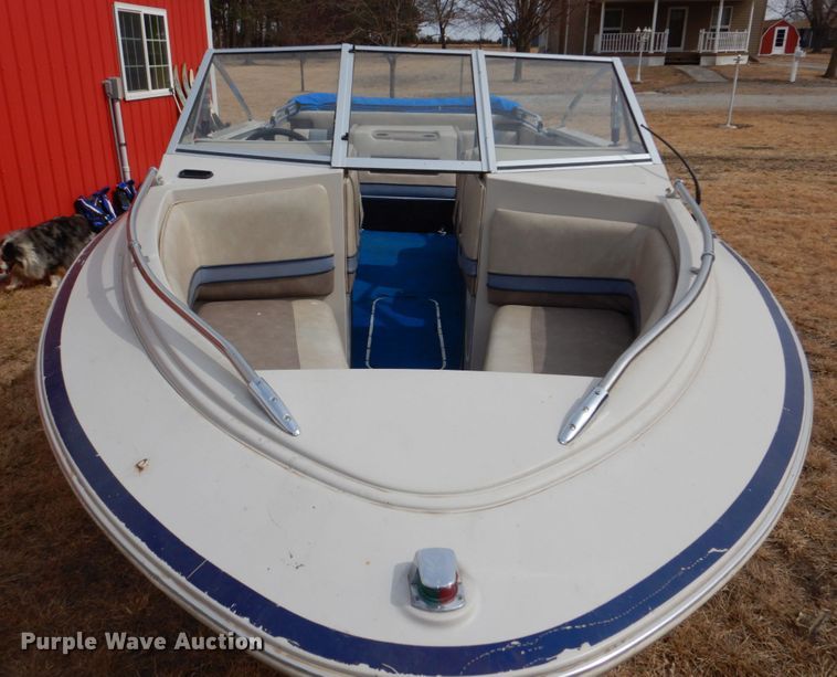 image for item JJ9295 1986 Larson  boat