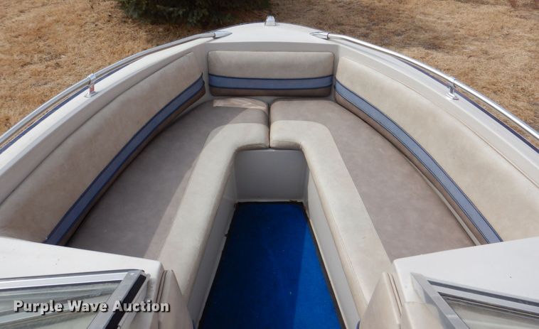 image for item JJ9295 1986 Larson  boat