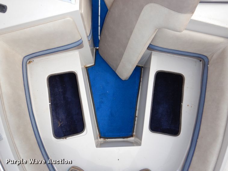 image for item JJ9295 1986 Larson  boat