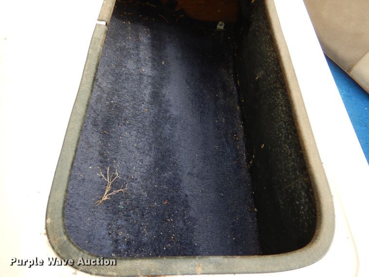 image for item JJ9295 1986 Larson  boat