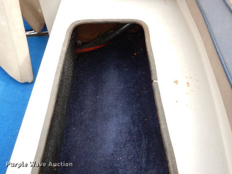 image for item JJ9295 1986 Larson  boat