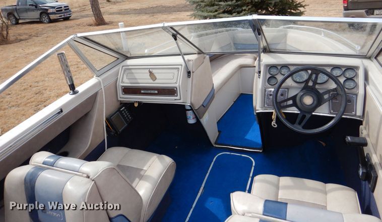 image for item JJ9295 1986 Larson  boat