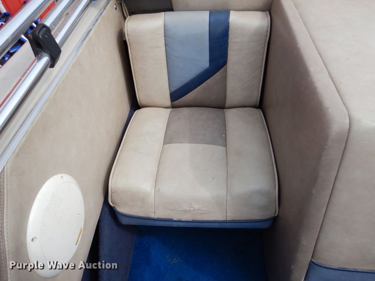 image for item JJ9295 1986 Larson  boat