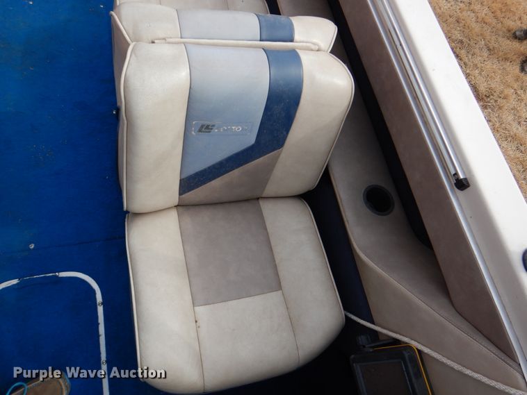 image for item JJ9295 1986 Larson  boat