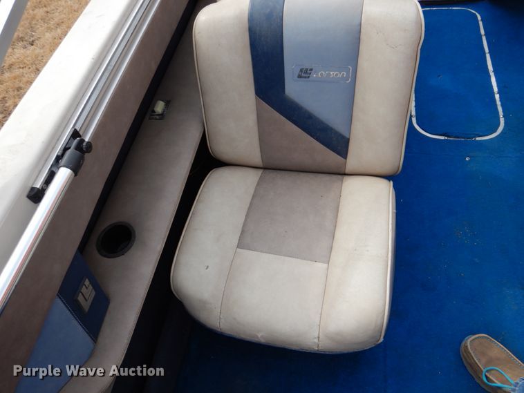 image for item JJ9295 1986 Larson  boat