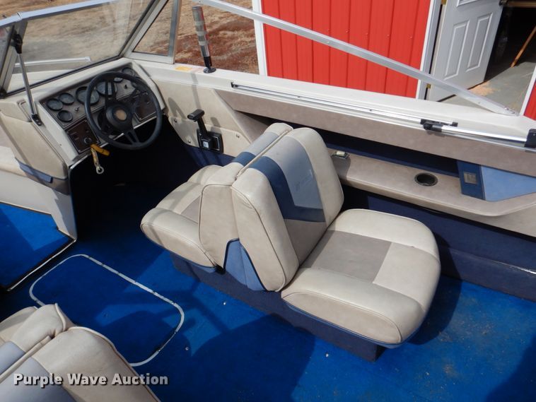 image for item JJ9295 1986 Larson  boat