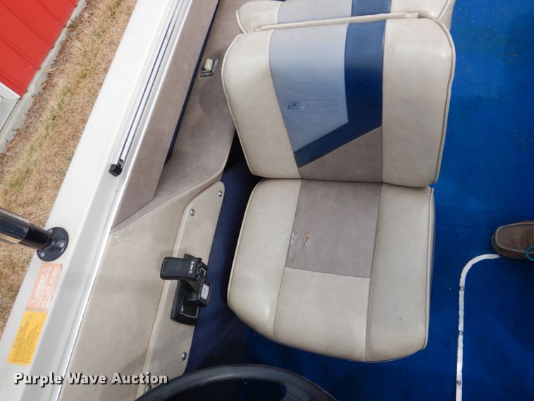 image for item JJ9295 1986 Larson  boat