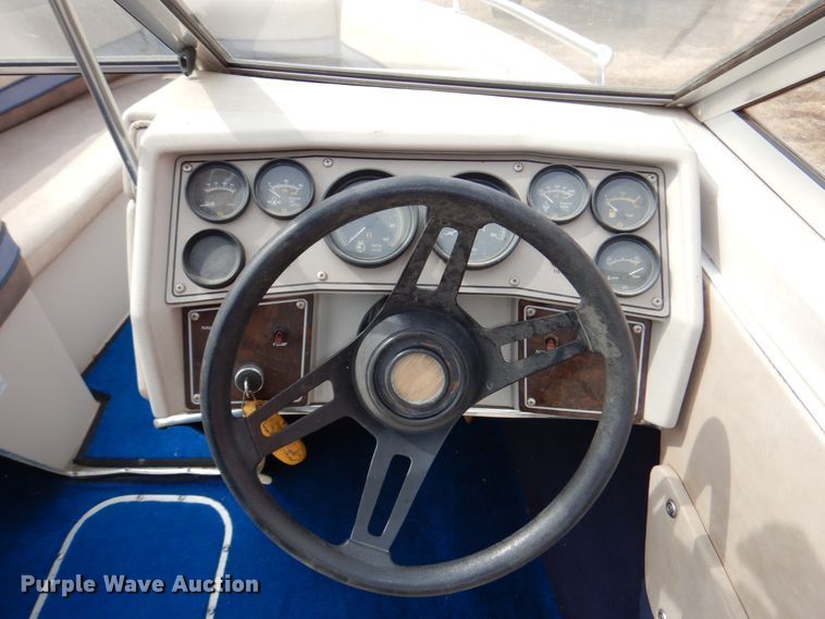 image for item JJ9295 1986 Larson  boat