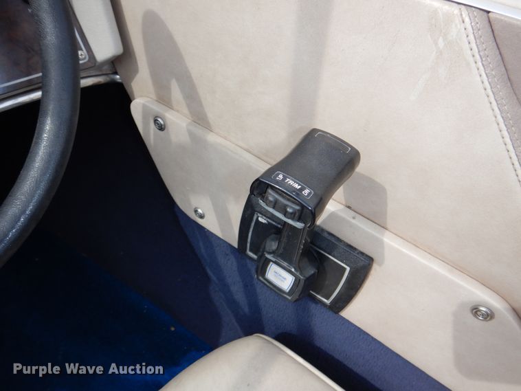 image for item JJ9295 1986 Larson  boat