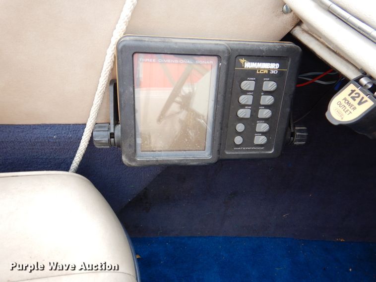 image for item JJ9295 1986 Larson  boat