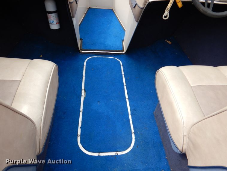 image for item JJ9295 1986 Larson  boat