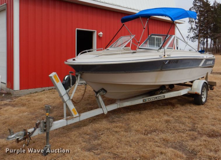 image for item JJ9295 1986 Larson  boat