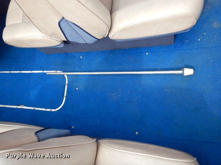 image for item JJ9295 1986 Larson  boat