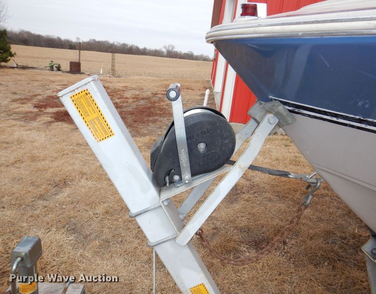 image for item JJ9295 1986 Larson  boat