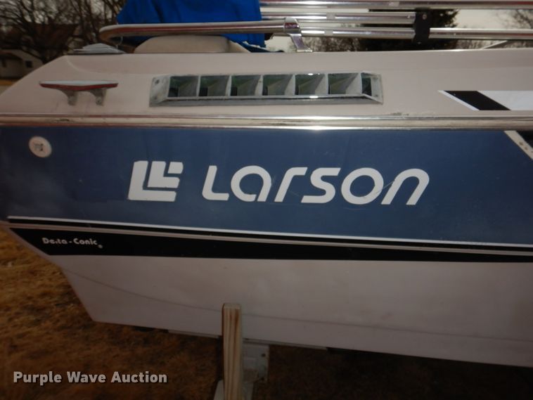 image for item JJ9295 1986 Larson  boat