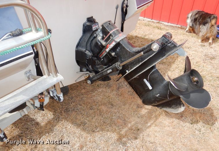 image for item JJ9295 1986 Larson  boat