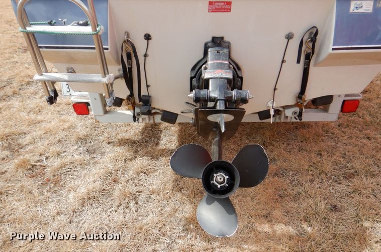 image for item JJ9295 1986 Larson  boat