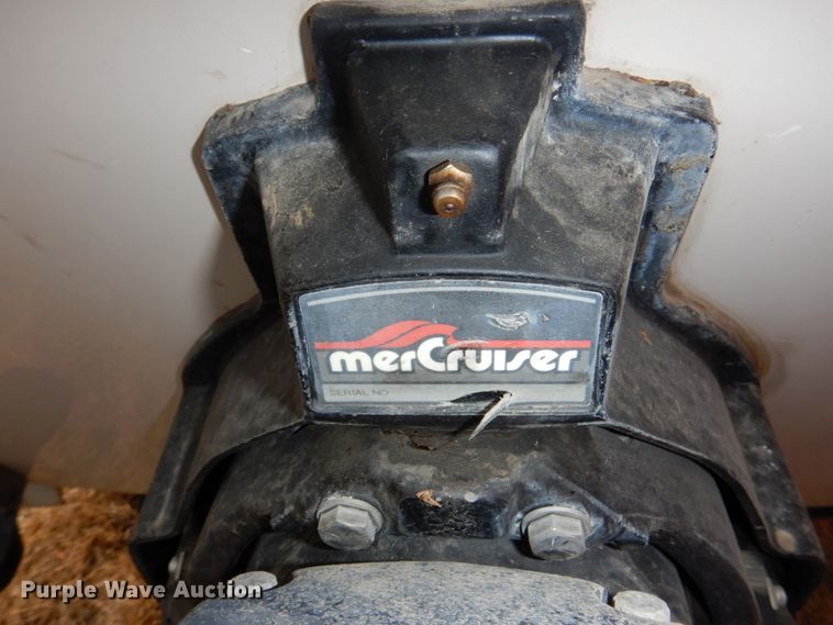 image for item JJ9295 1986 Larson  boat