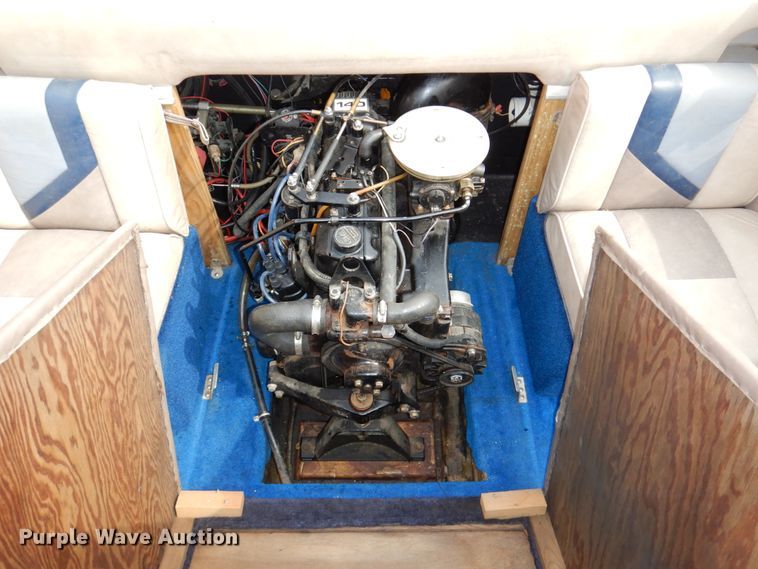 image for item JJ9295 1986 Larson  boat