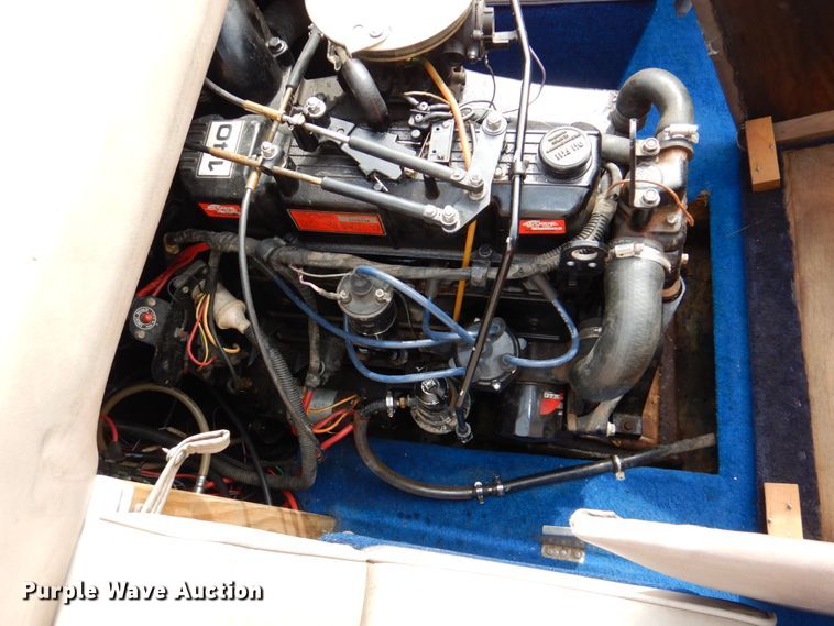 image for item JJ9295 1986 Larson  boat